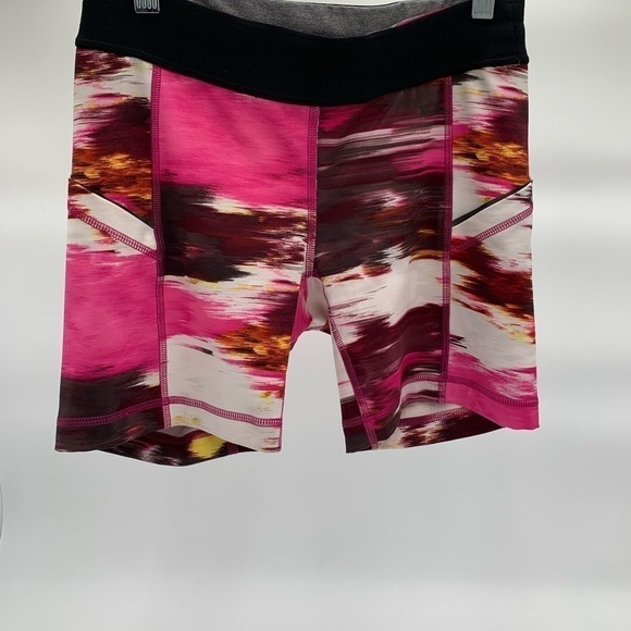 LULULEMON Pink,Maroon, and White Pattern Shorts Side Pockets Black Elastic in W - Picture 1 of 4